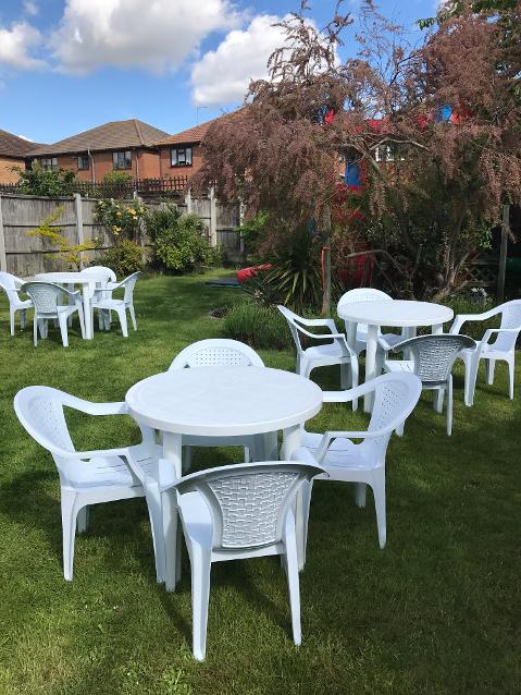 Hire garden table and chairs sale